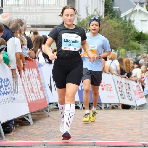 31.08.2025 - 21. Blankeneser Heldenlauf Strokosch-Dieckow http://msf.ph/oto/8699624 31.08.2025 12:42:48 Ziel 5317, 5067, 4154 meine-sportfotos.de