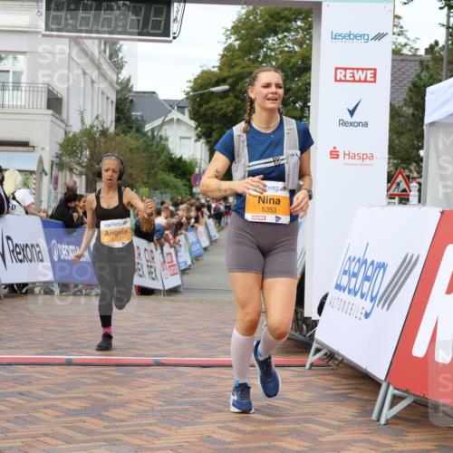 31.08.2025 - 21. Blankeneser Heldenlauf Strokosch-Dieckow http://msf.ph/oto/8699631 31.08.2025 12:55:49 Ziel 5353, 5600, 5548 meine-sportfotos.de