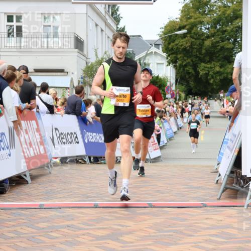 31.08.2025 - 21. Blankeneser Heldenlauf Strokosch-Dieckow http://msf.ph/oto/8699637 31.08.2025 12:42:38 Ziel 5032, 5067 meine-sportfotos.de