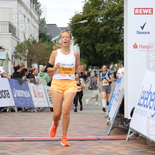 31.08.2025 - 21. Blankeneser Heldenlauf Strokosch-Dieckow http://msf.ph/oto/8699640 31.08.2025 12:55:45 Ziel 5353, 5600, 5548 meine-sportfotos.de
