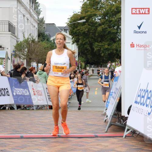 31.08.2025 - 21. Blankeneser Heldenlauf Strokosch-Dieckow http://msf.ph/oto/8699649 31.08.2025 12:55:45 Ziel 5353, 5600, 5548 meine-sportfotos.de