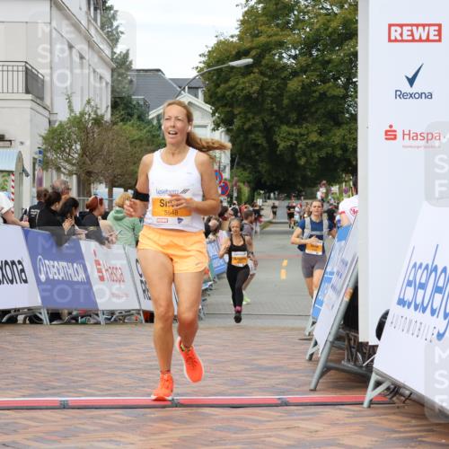 31.08.2025 - 21. Blankeneser Heldenlauf Strokosch-Dieckow http://msf.ph/oto/8699652 31.08.2025 12:55:45 Ziel 5353, 5600, 5548 meine-sportfotos.de