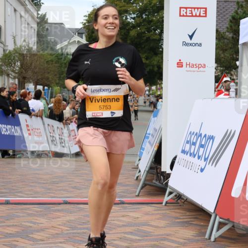 31.08.2025 - 21. Blankeneser Heldenlauf Strokosch-Dieckow http://msf.ph/oto/8699658 31.08.2025 12:55:32 Ziel 5047, 5048, 5753 meine-sportfotos.de
