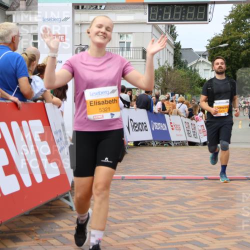 31.08.2025 - 21. Blankeneser Heldenlauf Strokosch-Dieckow http://msf.ph/oto/8699667 31.08.2025 12:42:20 Ziel 5321, 5312, 5476 meine-sportfotos.de