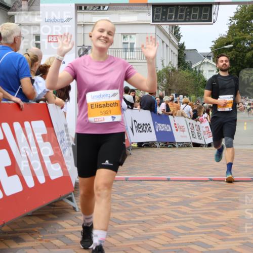 31.08.2025 - 21. Blankeneser Heldenlauf Strokosch-Dieckow http://msf.ph/oto/8699668 31.08.2025 12:42:20 Ziel 5321, 5312, 5476 meine-sportfotos.de