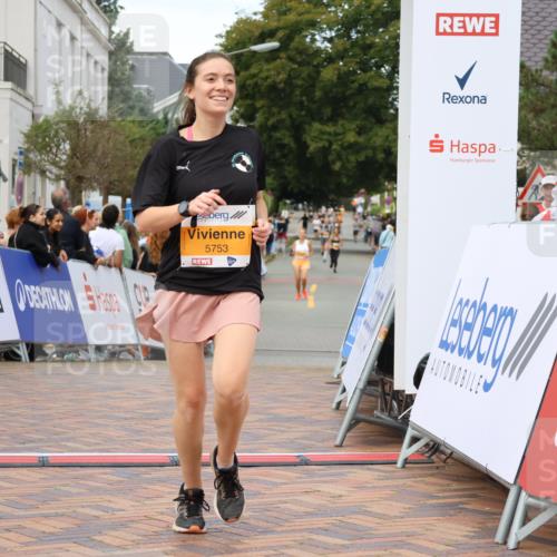 31.08.2025 - 21. Blankeneser Heldenlauf Strokosch-Dieckow http://msf.ph/oto/8699671 31.08.2025 12:55:32 Ziel 5047, 5048, 5753 meine-sportfotos.de