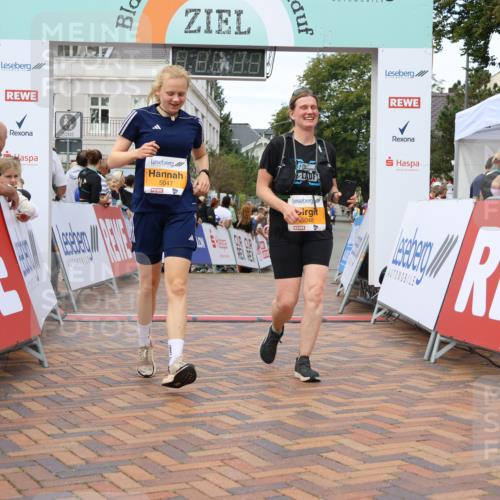 31.08.2025 - 21. Blankeneser Heldenlauf Strokosch-Dieckow http://msf.ph/oto/8699694 31.08.2025 12:55:25 Ziel 5047, 5048, 5599, 5604 meine-sportfotos.de