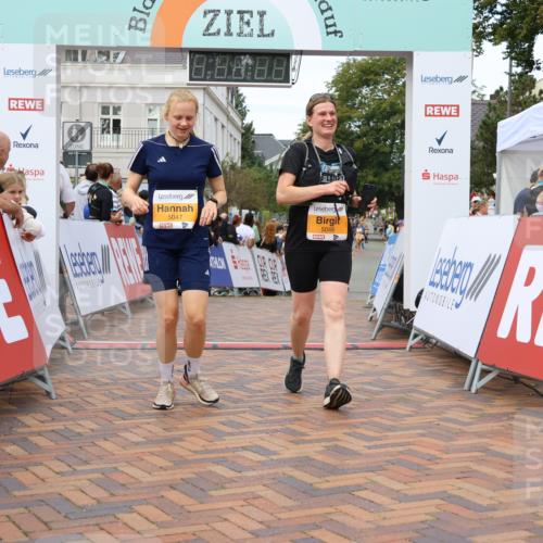 31.08.2025 - 21. Blankeneser Heldenlauf Strokosch-Dieckow http://msf.ph/oto/8699700 31.08.2025 12:55:25 Ziel 5047, 5048, 5599, 5604 meine-sportfotos.de