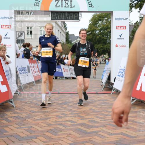 31.08.2025 - 21. Blankeneser Heldenlauf Strokosch-Dieckow http://msf.ph/oto/8699709 31.08.2025 12:55:25 Ziel 5047, 5048, 5599, 5604 meine-sportfotos.de