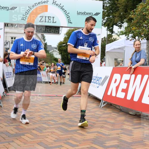 31.08.2025 - 21. Blankeneser Heldenlauf Strokosch-Dieckow http://msf.ph/oto/8699726 31.08.2025 12:42:06 Ziel 5131, 5076, 5755, 5451, 5194 meine-sportfotos.de