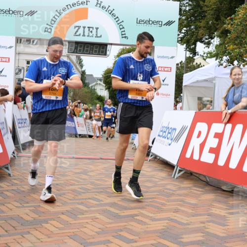 31.08.2025 - 21. Blankeneser Heldenlauf Strokosch-Dieckow http://msf.ph/oto/8699730 31.08.2025 12:42:06 Ziel 5131, 5076, 5755, 5451, 5194 meine-sportfotos.de