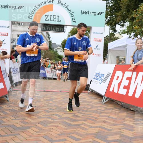31.08.2025 - 21. Blankeneser Heldenlauf Strokosch-Dieckow http://msf.ph/oto/8699732 31.08.2025 12:42:06 Ziel 5131, 5076, 5755, 5451, 5194 meine-sportfotos.de