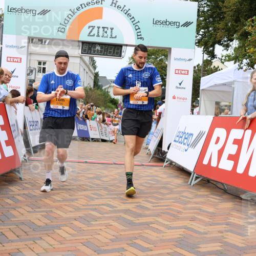 31.08.2025 - 21. Blankeneser Heldenlauf Strokosch-Dieckow http://msf.ph/oto/8699738 31.08.2025 12:42:06 Ziel 5131, 5076, 5755, 5451, 5194 meine-sportfotos.de