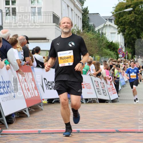 31.08.2025 - 21. Blankeneser Heldenlauf Strokosch-Dieckow http://msf.ph/oto/8699742 31.08.2025 12:42:00 Ziel 5834, 5076, 5374 meine-sportfotos.de
