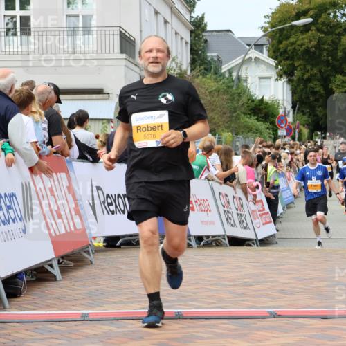 31.08.2025 - 21. Blankeneser Heldenlauf Strokosch-Dieckow http://msf.ph/oto/8699743 31.08.2025 12:42:00 Ziel 5834, 5076, 5374 meine-sportfotos.de