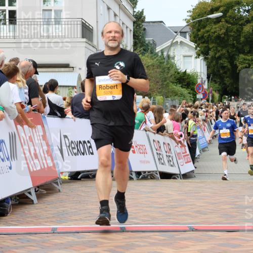 31.08.2025 - 21. Blankeneser Heldenlauf Strokosch-Dieckow http://msf.ph/oto/8699745 31.08.2025 12:42:00 Ziel 5834, 5076, 5374 meine-sportfotos.de