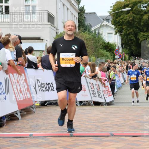 31.08.2025 - 21. Blankeneser Heldenlauf Strokosch-Dieckow http://msf.ph/oto/8699749 31.08.2025 12:42:00 Ziel 5834, 5076, 5374 meine-sportfotos.de