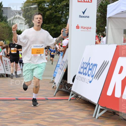 31.08.2025 - 21. Blankeneser Heldenlauf Strokosch-Dieckow http://msf.ph/oto/8699757 31.08.2025 12:41:56 Ziel 5834, 5407, 5114, 5076, 5374 meine-sportfotos.de