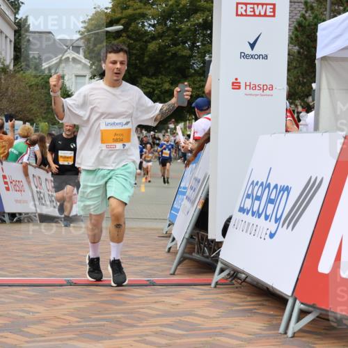 31.08.2025 - 21. Blankeneser Heldenlauf Strokosch-Dieckow http://msf.ph/oto/8699762 31.08.2025 12:41:56 Ziel 5834, 5407, 5114, 5076, 5374 meine-sportfotos.de