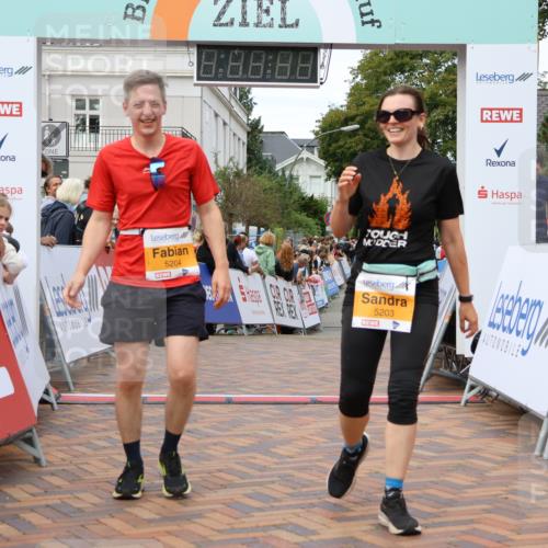 31.08.2025 - 21. Blankeneser Heldenlauf Strokosch-Dieckow http://msf.ph/oto/8699767 31.08.2025 12:54:59 Ziel 5203, 5204, 5534 meine-sportfotos.de