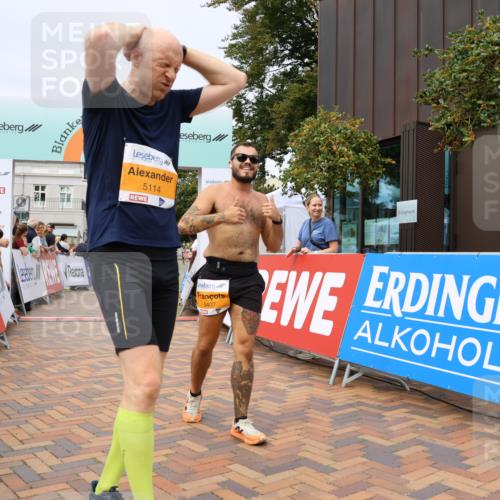 31.08.2025 - 21. Blankeneser Heldenlauf Strokosch-Dieckow http://msf.ph/oto/8699773 31.08.2025 12:41:52 Ziel 5834, 5807, 5806, 5407, 5114, 5374, 5565 meine-sportfotos.de