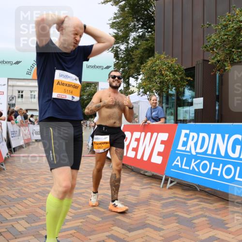 31.08.2025 - 21. Blankeneser Heldenlauf Strokosch-Dieckow http://msf.ph/oto/8699775 31.08.2025 12:41:52 Ziel 5834, 5807, 5806, 5407, 5114, 5374, 5565 meine-sportfotos.de