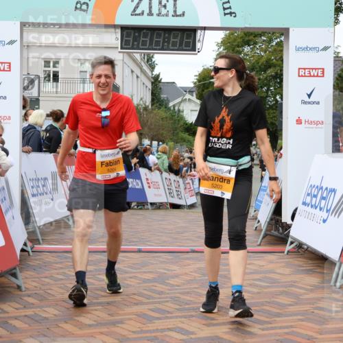 31.08.2025 - 21. Blankeneser Heldenlauf Strokosch-Dieckow http://msf.ph/oto/8699776 31.08.2025 12:54:58 Ziel 5203, 5204, 5534 meine-sportfotos.de