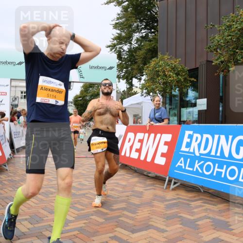 31.08.2025 - 21. Blankeneser Heldenlauf Strokosch-Dieckow http://msf.ph/oto/8699780 31.08.2025 12:41:51 Ziel 5807, 5806, 5407, 5114, 5374, 5565 meine-sportfotos.de
