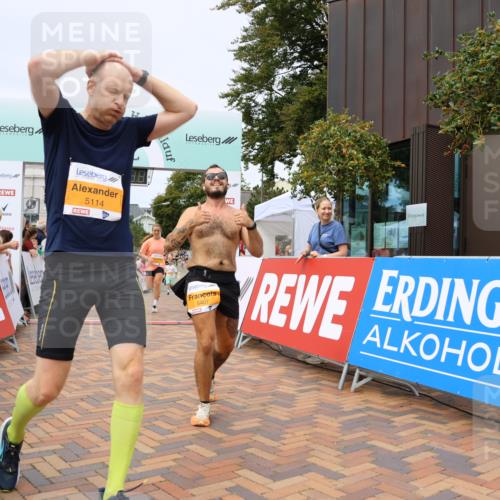 31.08.2025 - 21. Blankeneser Heldenlauf Strokosch-Dieckow http://msf.ph/oto/8699782 31.08.2025 12:41:51 Ziel 5807, 5806, 5407, 5114, 5374, 5565 meine-sportfotos.de