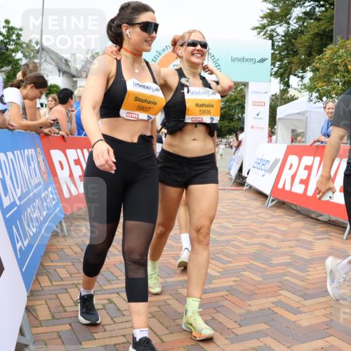 31.08.2025 - 21. Blankeneser Heldenlauf Strokosch-Dieckow http://msf.ph/oto/8699783 31.08.2025 12:41:48 Ziel 5395, 5807, 5806, 5407, 5114, 5374, 5565, 4410 meine-sportfotos.de