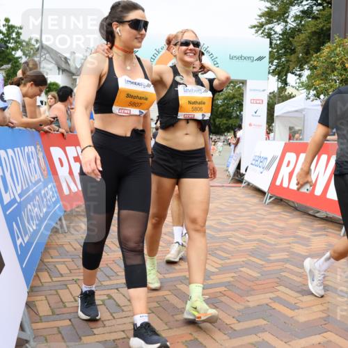 31.08.2025 - 21. Blankeneser Heldenlauf Strokosch-Dieckow http://msf.ph/oto/8699785 31.08.2025 12:41:48 Ziel 5395, 5807, 5806, 5407, 5114, 5374, 5565, 4410 meine-sportfotos.de