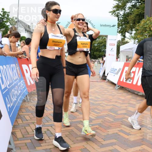 31.08.2025 - 21. Blankeneser Heldenlauf Strokosch-Dieckow http://msf.ph/oto/8699787 31.08.2025 12:41:48 Ziel 5395, 5807, 5806, 5407, 5114, 5374, 5565, 4410 meine-sportfotos.de