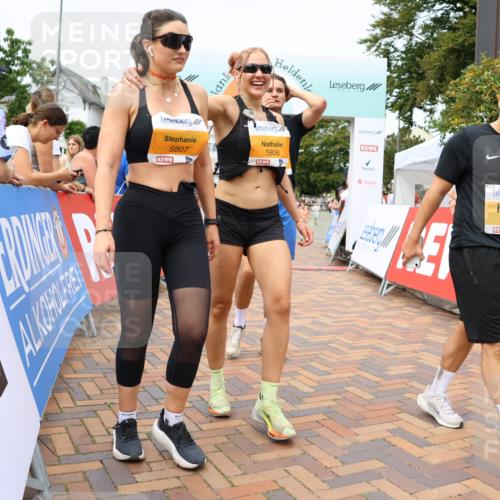 31.08.2025 - 21. Blankeneser Heldenlauf Strokosch-Dieckow http://msf.ph/oto/8699789 31.08.2025 12:41:47 Ziel 5395, 5807, 5806, 5407, 5339, 5114, 5565, 4410 meine-sportfotos.de