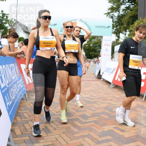 31.08.2025 - 21. Blankeneser Heldenlauf Strokosch-Dieckow http://msf.ph/oto/8699794 31.08.2025 12:41:47 Ziel 5395, 5807, 5806, 5407, 5339, 5114, 5565, 4410 meine-sportfotos.de