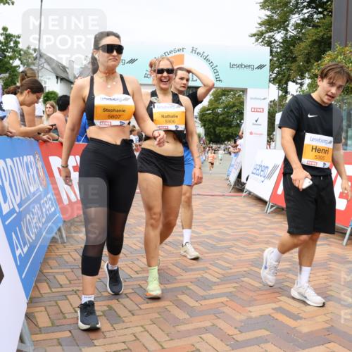 31.08.2025 - 21. Blankeneser Heldenlauf Strokosch-Dieckow http://msf.ph/oto/8699796 31.08.2025 12:41:47 Ziel 5395, 5807, 5806, 5407, 5339, 5114, 5565, 4410 meine-sportfotos.de