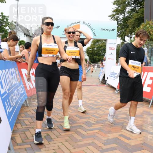 31.08.2025 - 21. Blankeneser Heldenlauf Strokosch-Dieckow http://msf.ph/oto/8699798 31.08.2025 12:41:47 Ziel 5395, 5807, 5806, 5407, 5339, 5114, 5565, 4410 meine-sportfotos.de