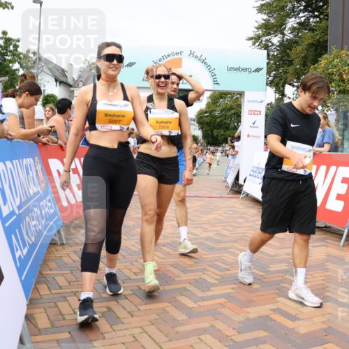 31.08.2025 - 21. Blankeneser Heldenlauf Strokosch-Dieckow http://msf.ph/oto/8699800 31.08.2025 12:41:47 Ziel 5395, 5807, 5806, 5407, 5339, 5114, 5565, 4410 meine-sportfotos.de