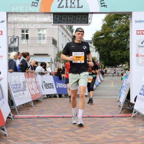 31.08.2025 - 21. Blankeneser Heldenlauf Strokosch-Dieckow http://msf.ph/oto/8699804 31.08.2025 12:54:55 Ziel 5342, 5203, 5204, 5534 meine-sportfotos.de