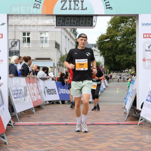 31.08.2025 - 21. Blankeneser Heldenlauf Strokosch-Dieckow http://msf.ph/oto/8699806 31.08.2025 12:54:55 Ziel 5342, 5203, 5204, 5534 meine-sportfotos.de
