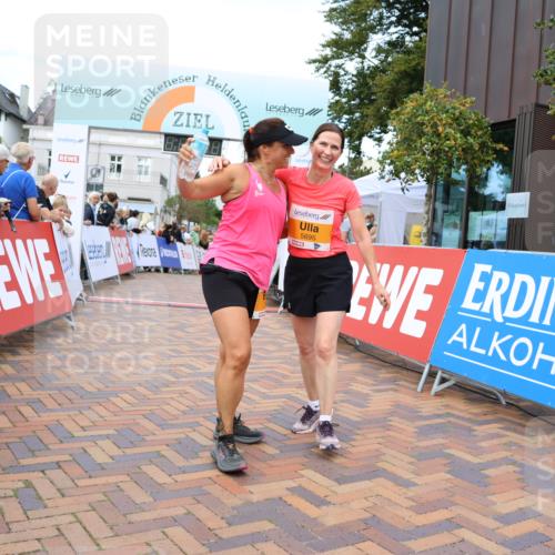 31.08.2025 - 21. Blankeneser Heldenlauf Strokosch-Dieckow http://msf.ph/oto/8699836 31.08.2025 12:54:42 Ziel 5696, 5695 meine-sportfotos.de