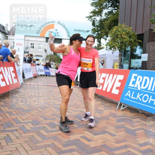 31.08.2025 - 21. Blankeneser Heldenlauf Strokosch-Dieckow http://msf.ph/oto/8699839 31.08.2025 12:54:42 Ziel 5696, 5695 meine-sportfotos.de