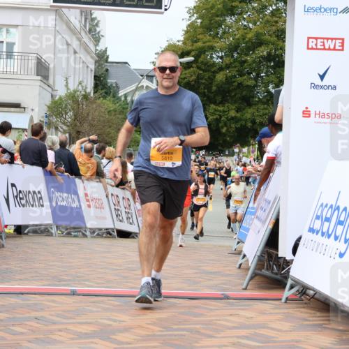 31.08.2025 - 21. Blankeneser Heldenlauf Strokosch-Dieckow http://msf.ph/oto/8699852 31.08.2025 12:41:25 Ziel 5810, 5829 meine-sportfotos.de