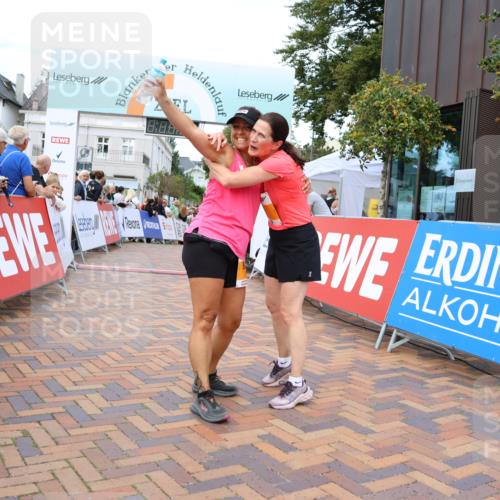 31.08.2025 - 21. Blankeneser Heldenlauf Strokosch-Dieckow http://msf.ph/oto/8699855 31.08.2025 12:54:41 Ziel 5696, 5695 meine-sportfotos.de