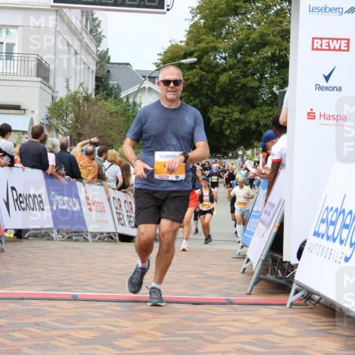 31.08.2025 - 21. Blankeneser Heldenlauf Strokosch-Dieckow http://msf.ph/oto/8699856 31.08.2025 12:41:25 Ziel 5810, 5829 meine-sportfotos.de