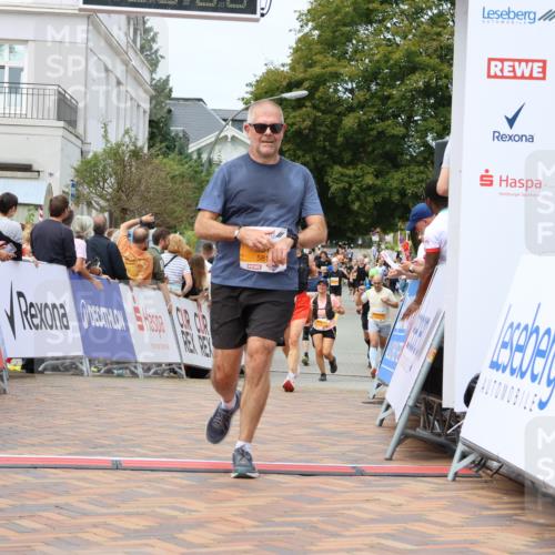 31.08.2025 - 21. Blankeneser Heldenlauf Strokosch-Dieckow http://msf.ph/oto/8699857 31.08.2025 12:41:24 Ziel 5810, 5829 meine-sportfotos.de