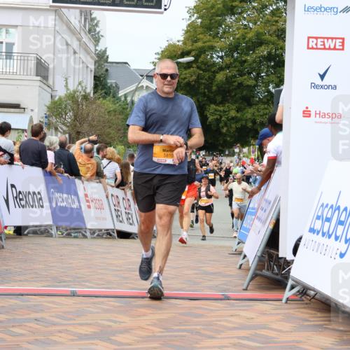 31.08.2025 - 21. Blankeneser Heldenlauf Strokosch-Dieckow http://msf.ph/oto/8699859 31.08.2025 12:41:24 Ziel 5810, 5829 meine-sportfotos.de