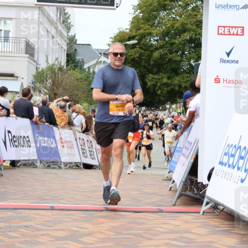 31.08.2025 - 21. Blankeneser Heldenlauf Strokosch-Dieckow http://msf.ph/oto/8699861 31.08.2025 12:41:24 Ziel 5810, 5829 meine-sportfotos.de