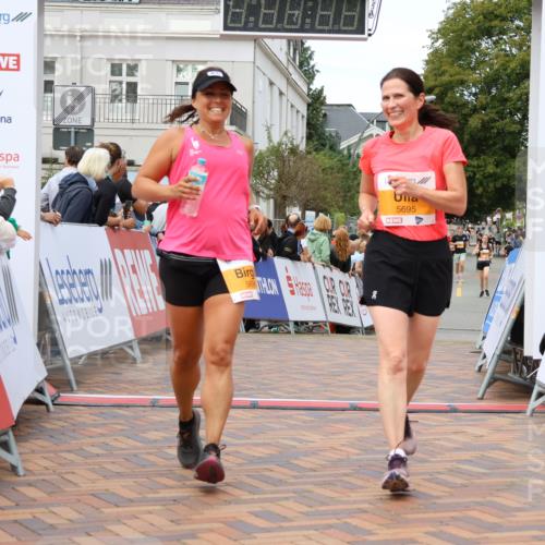 31.08.2025 - 21. Blankeneser Heldenlauf Strokosch-Dieckow http://msf.ph/oto/8699864 31.08.2025 12:54:38 Ziel 5696, 5695 meine-sportfotos.de