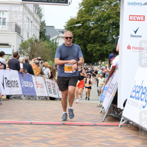 31.08.2025 - 21. Blankeneser Heldenlauf Strokosch-Dieckow http://msf.ph/oto/8699865 31.08.2025 12:41:24 Ziel 5810, 5829 meine-sportfotos.de