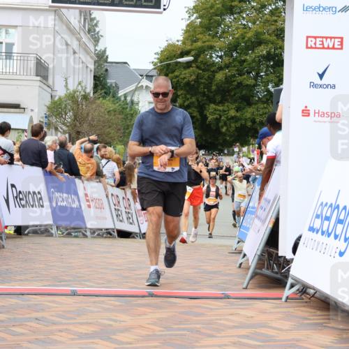 31.08.2025 - 21. Blankeneser Heldenlauf Strokosch-Dieckow http://msf.ph/oto/8699868 31.08.2025 12:41:24 Ziel 5810, 5829 meine-sportfotos.de